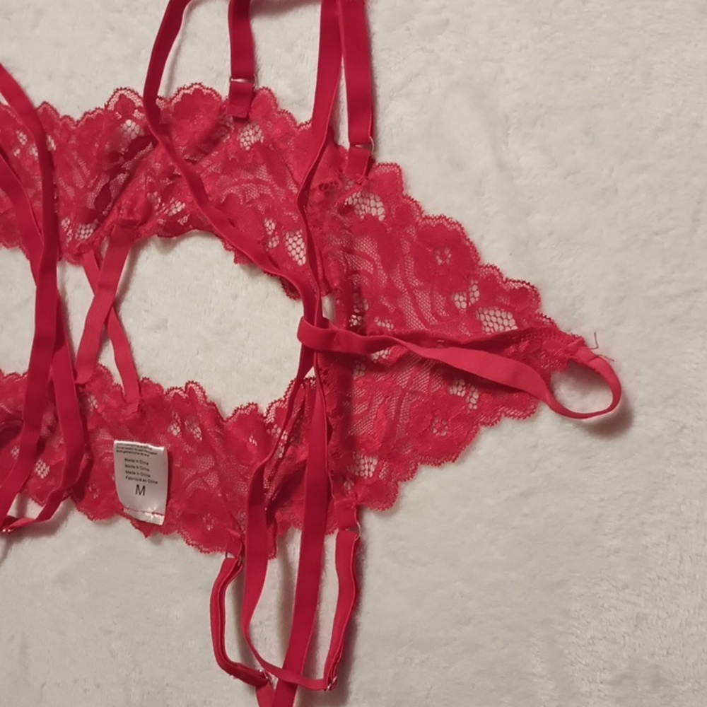 Elegant Red Lace Lingerie - Picture 5 of 6